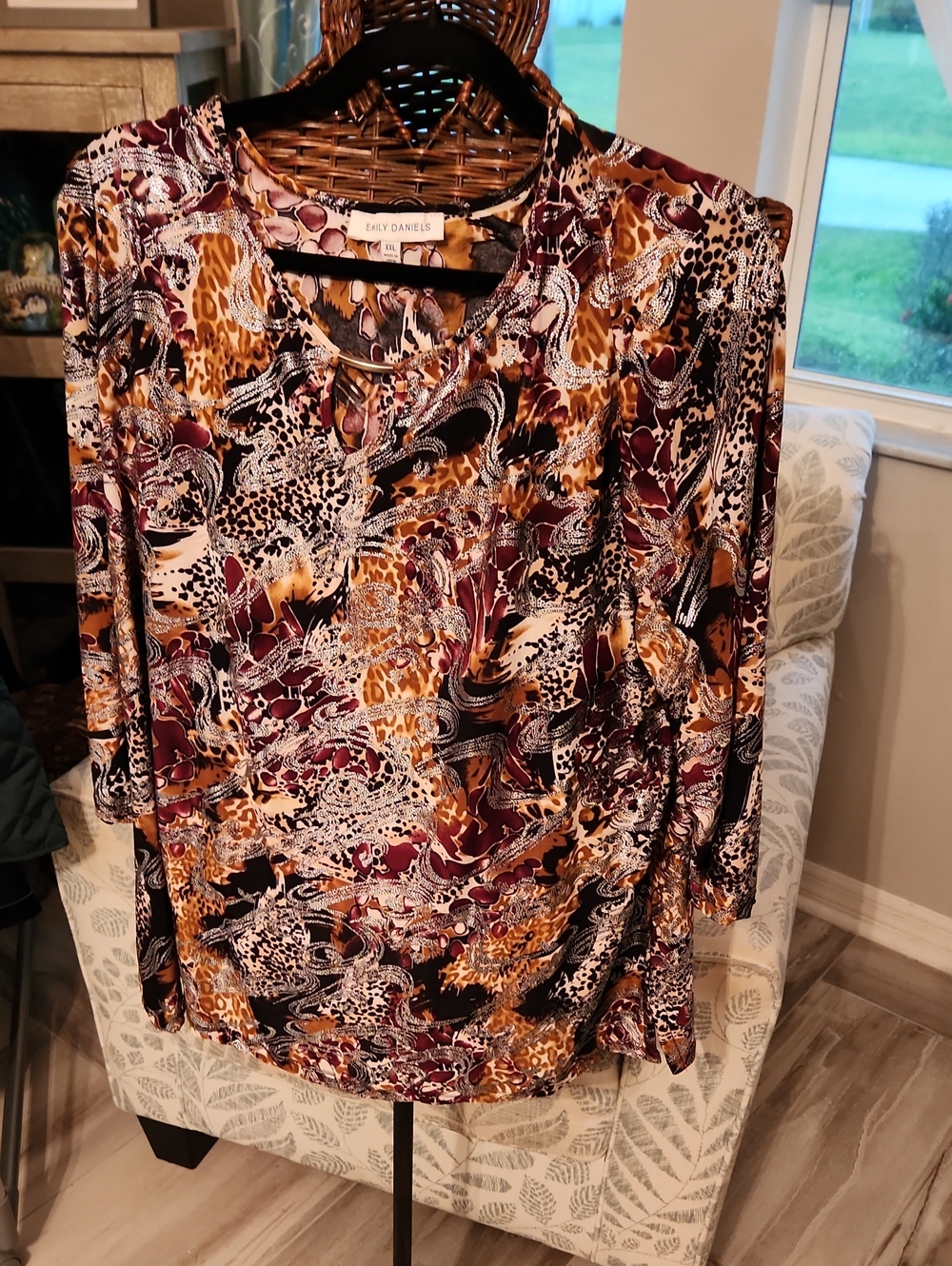 Ealy Daniels Long Sleeve Scoop Neck Top in Burgundy and Gold Print
